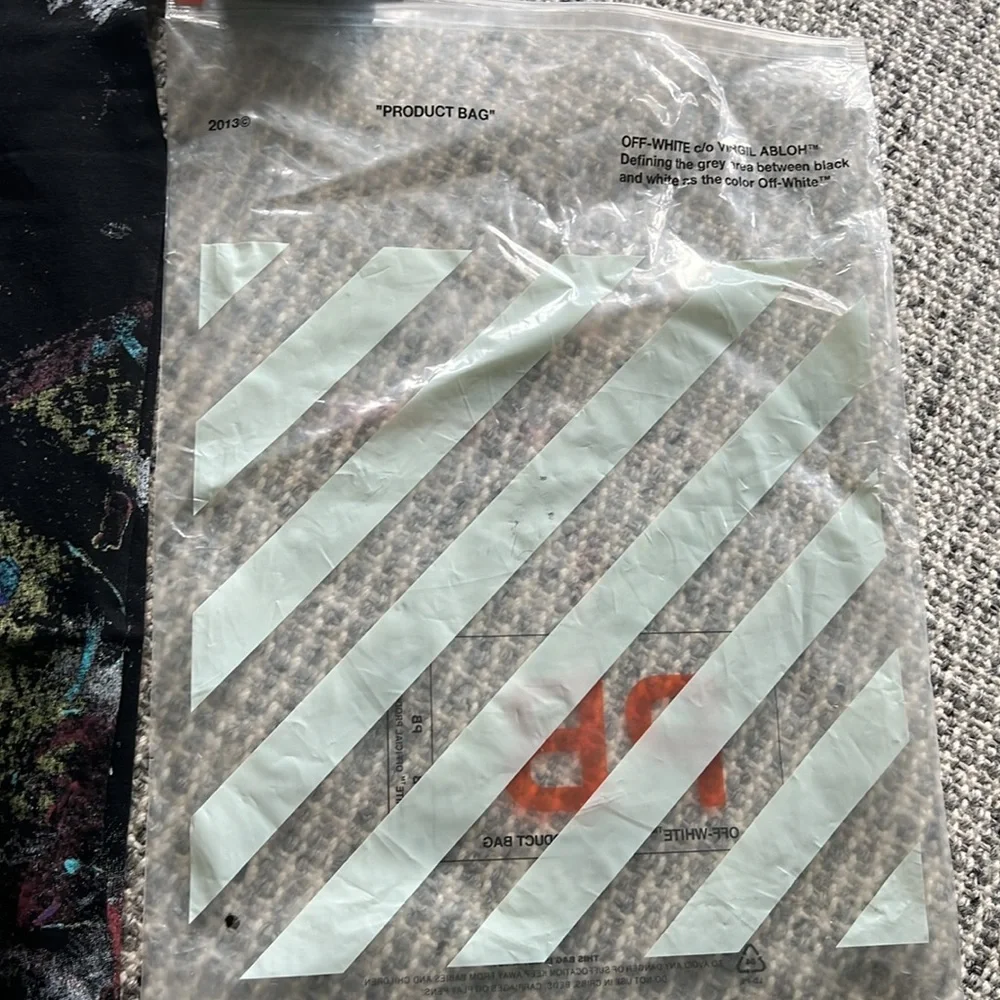 Off white Galaxy Men’s Tee Size S Used Extremely Rare Perfect Condition - Picture 8 of 9